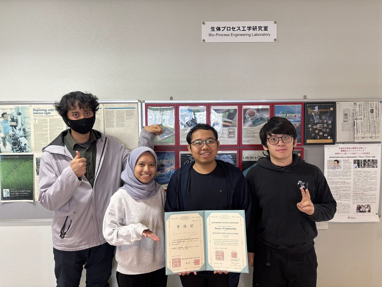 images2025/Priyo-sansGraduation/Drs.png