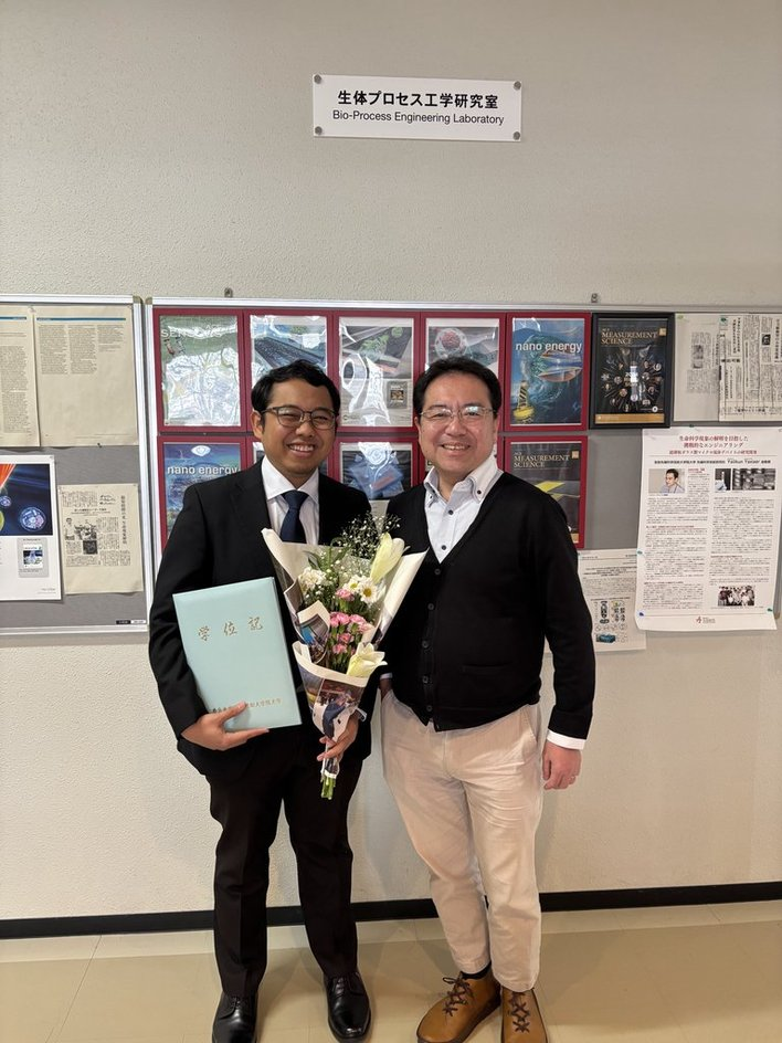 images2025/Priyo-sansGraduation/withHosokawaSensei.png